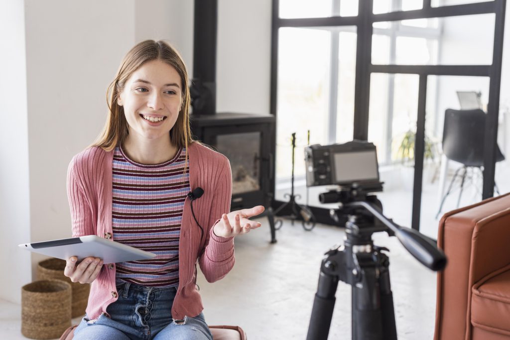 کاربرد میکروفن یقه ای برای تولید محتوا