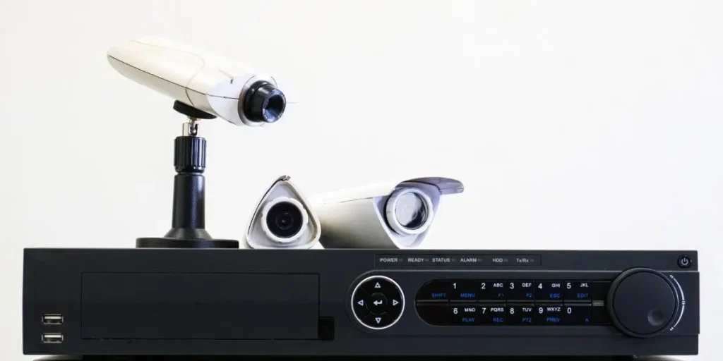 تفاوت دستگاه ضبط DVR و NVR