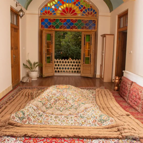 لحاف کرسی دست دوز ترمه طرح شاهسوند رنگ قرمز
